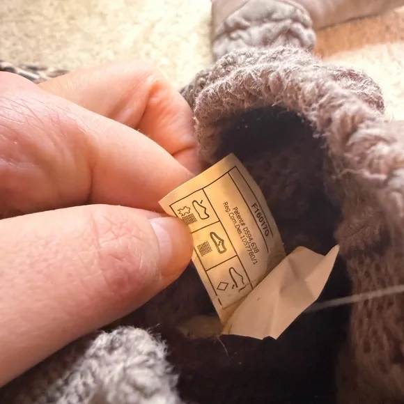 UGG Kiandra Boots Brown - Picture 9 of 9